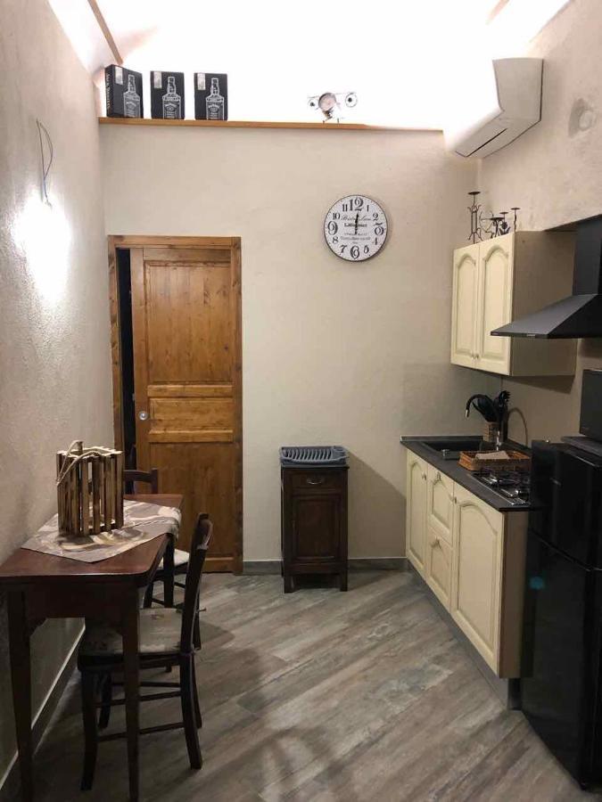 Lovely Apartments Barra Di Ferro Centro Storico קונאו מראה חיצוני תמונה