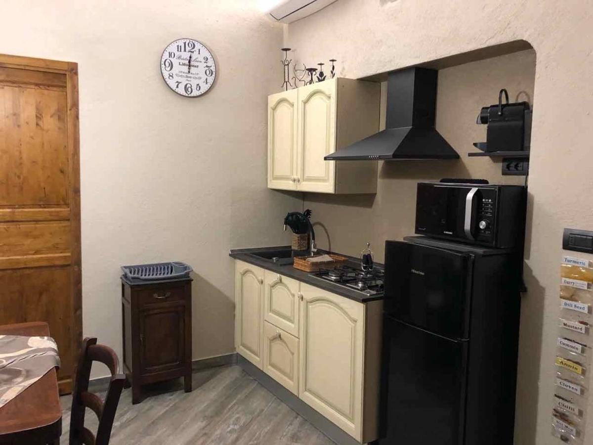 Lovely Apartments Barra Di Ferro Centro Storico קונאו מראה חיצוני תמונה