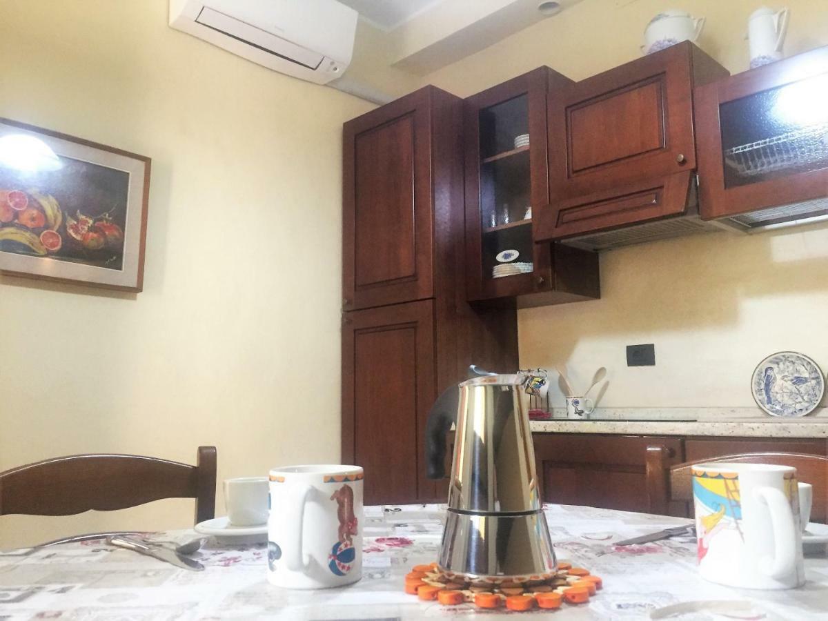 Lovely Apartments Barra Di Ferro Centro Storico קונאו מראה חיצוני תמונה